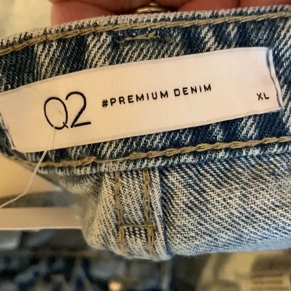 NWT Q2 Straight Leg Womens Cuffed Jean - size 10 - Picture 4 of 14